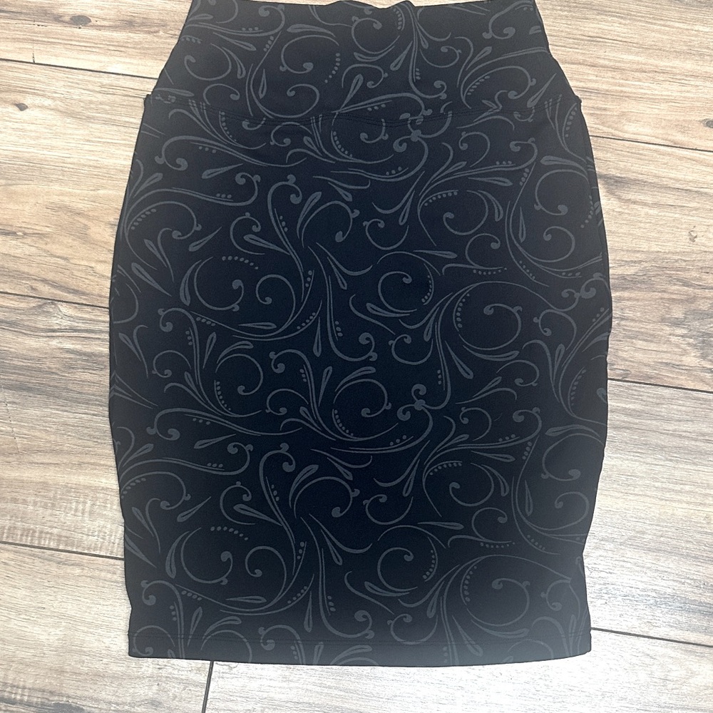 Black Patterned Yoga Skirt from Leo Star Athletica. Size 4. NWOT.